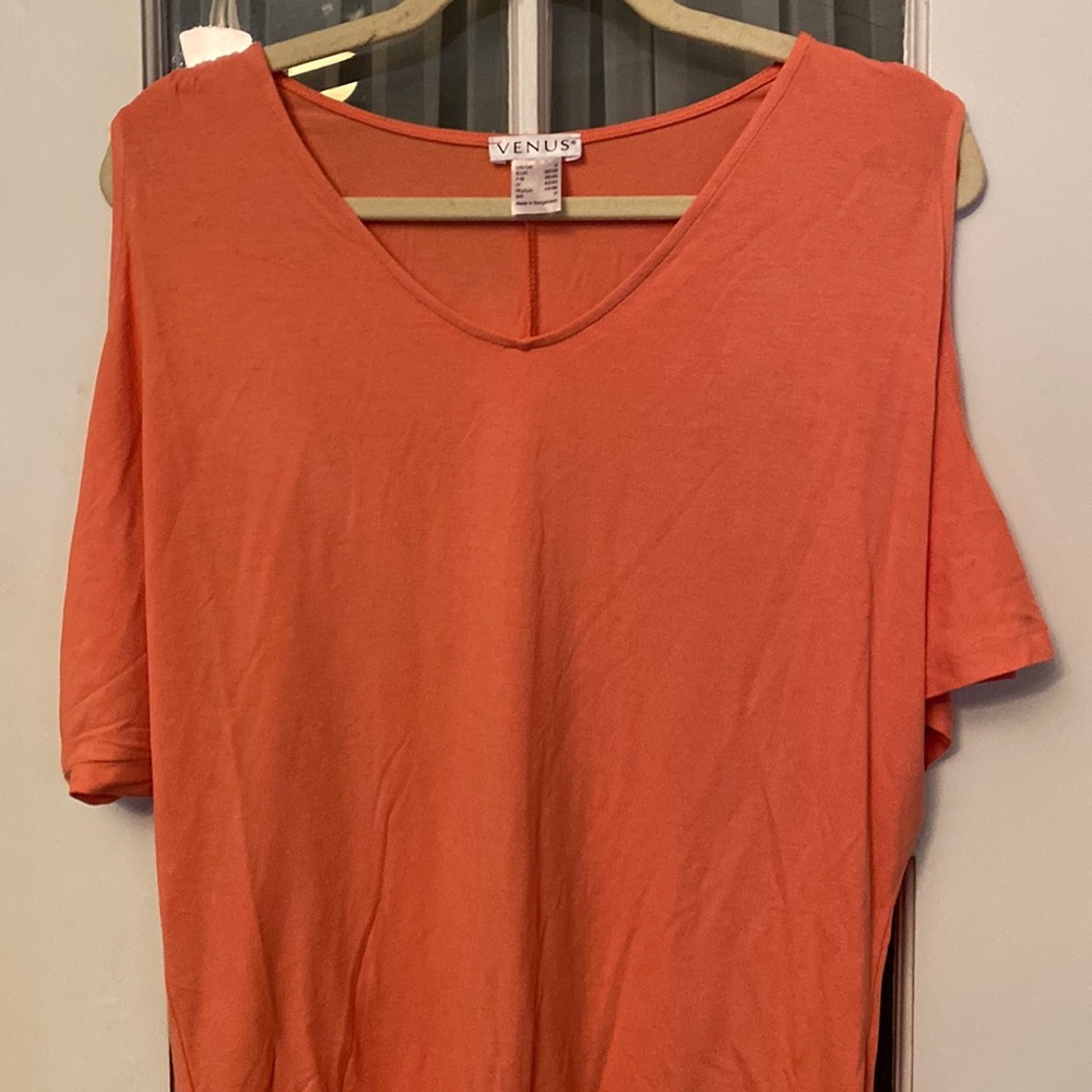 NWOT Venus Small Coral/Peach Cold Shoulder Short Sleeve Top